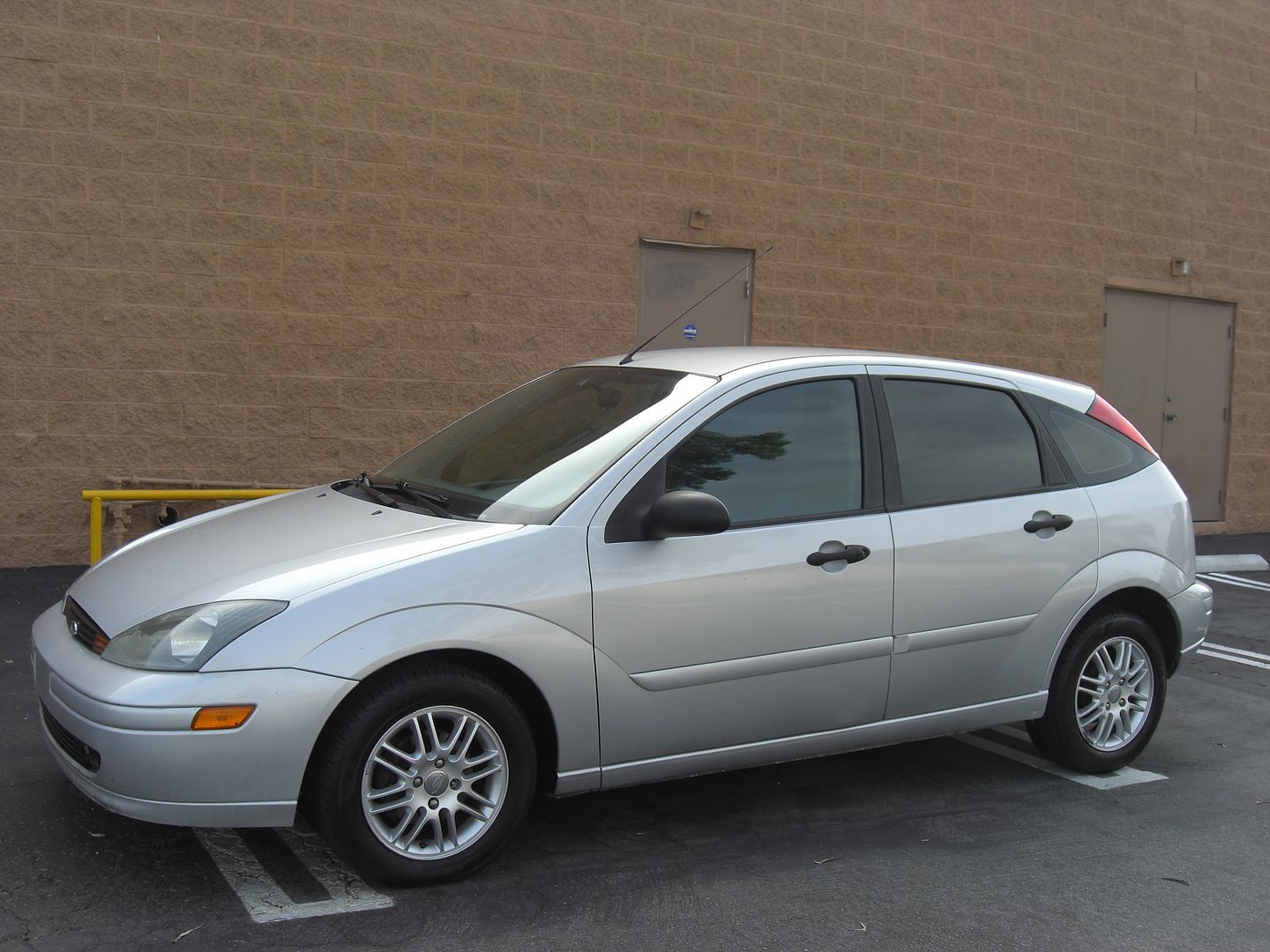 Image 1 of 2003 FORD FOCUS ZX5…