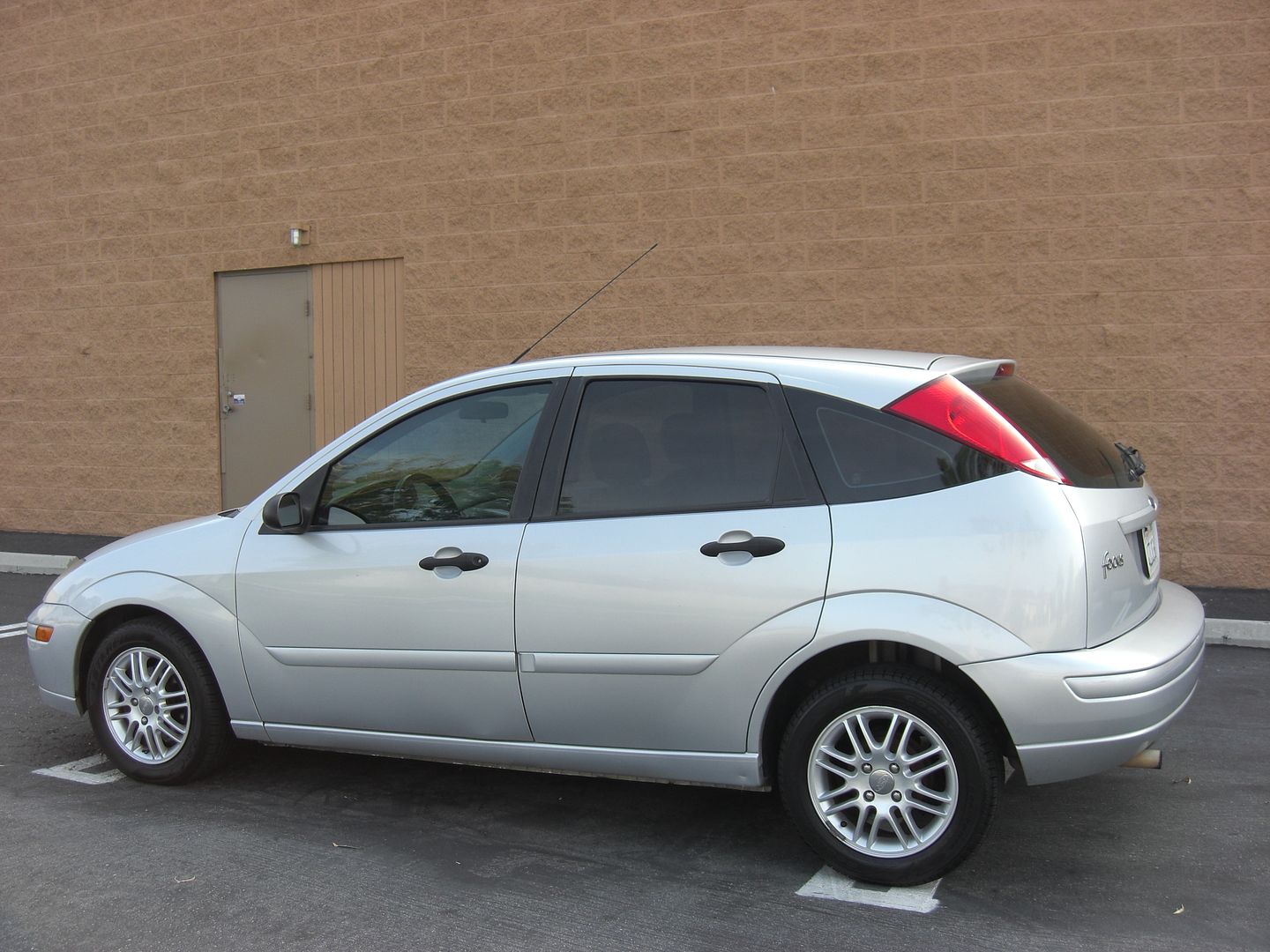 Image 2 of 2003 FORD FOCUS ZX5…