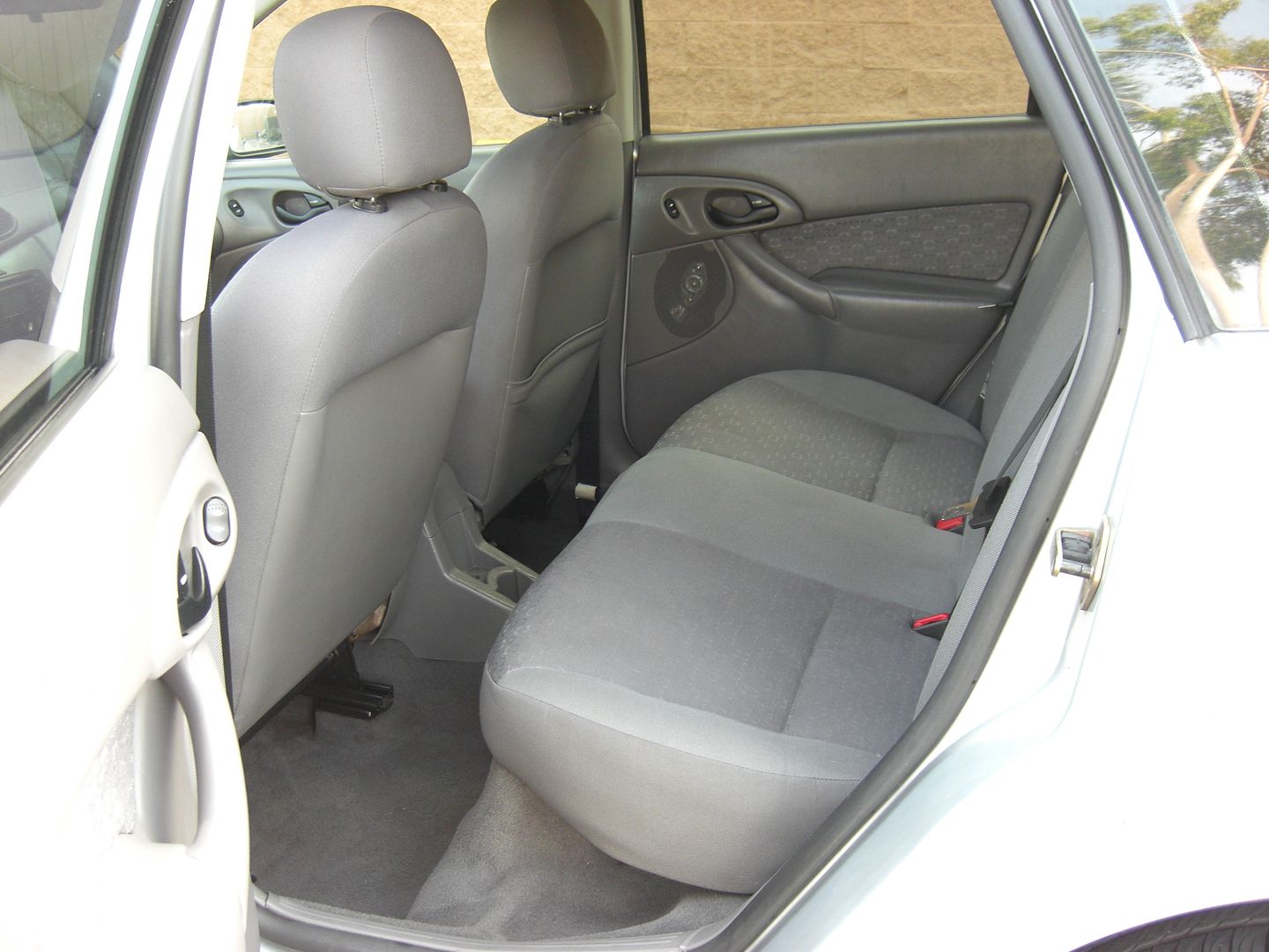 Image 3 of 2003 FORD FOCUS ZX5…