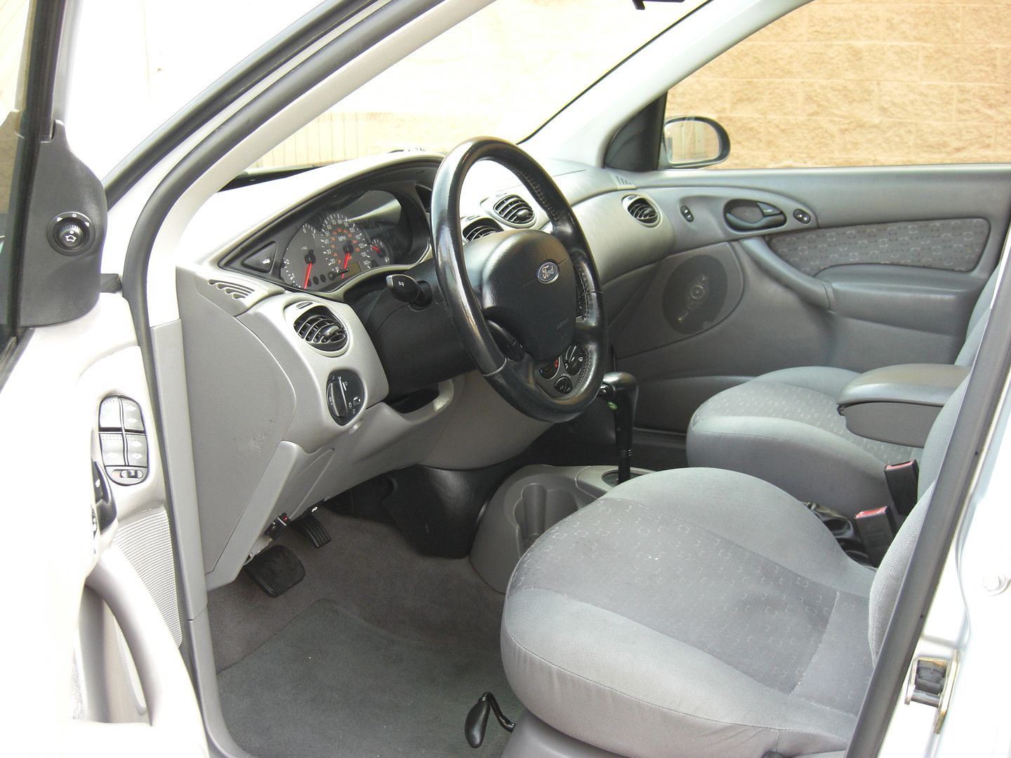 Image 4 of 2003 FORD FOCUS ZX5…