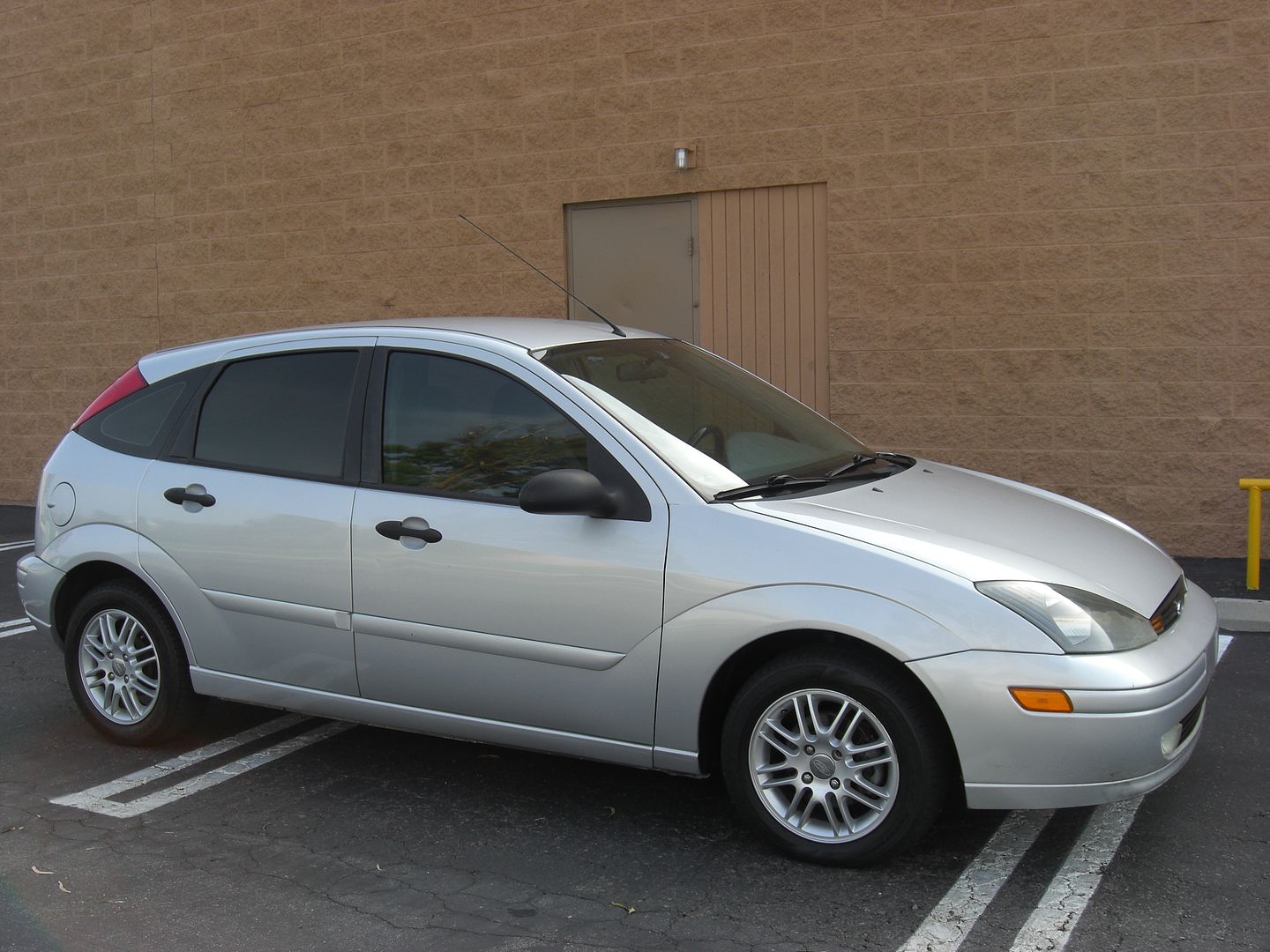 Image 7 of 2003 FORD FOCUS ZX5…