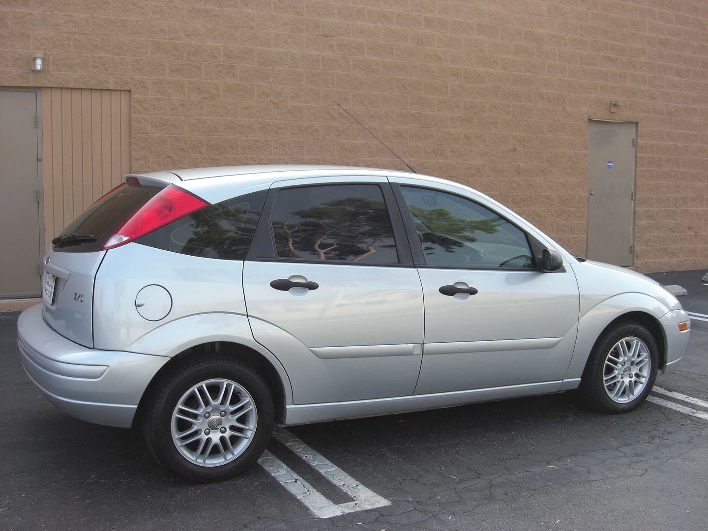 Image 8 of 2003 FORD FOCUS ZX5…