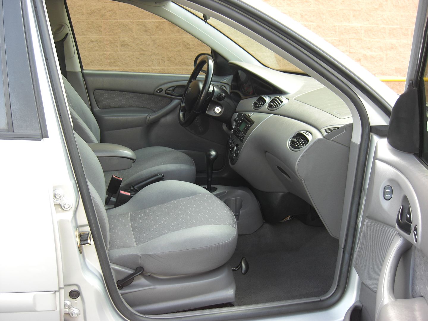 Image 10 of 2003 FORD FOCUS ZX5…