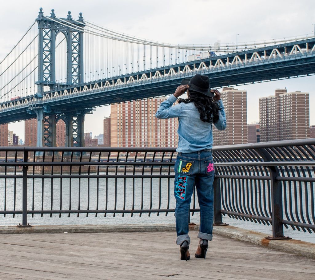  photo BOYFRIEND-JEANS-WITH-APPLIQUES.jpg