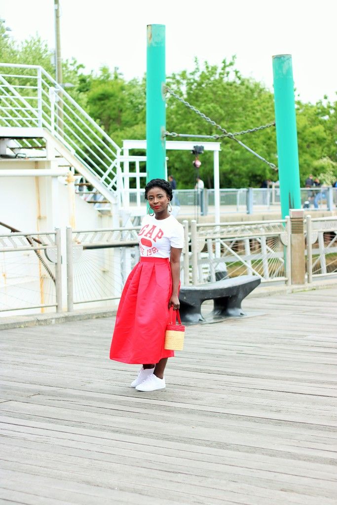 photo Full-Skirt-And-Trainers-Outfit-Ideas.jpg