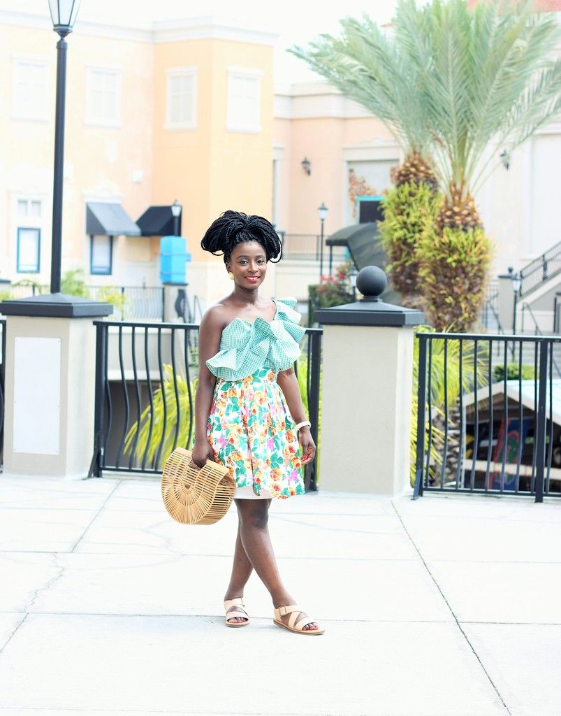 photo Gingham-Shirt-Outfit-Ideas.jpg
