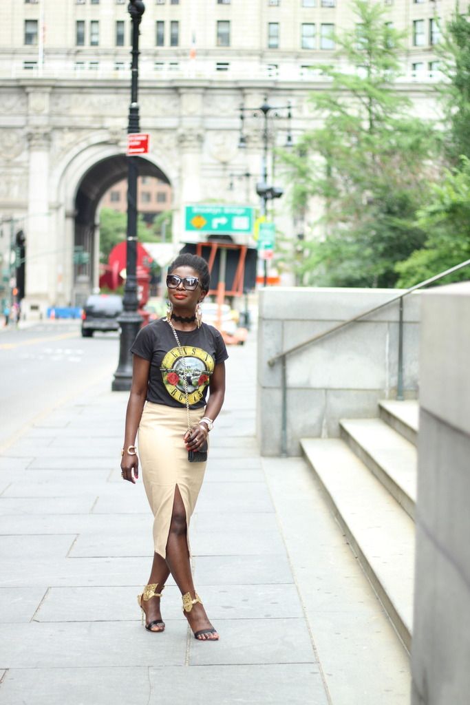  photo Graphic-Tee-and-Pencil-Skirt-Outfit-Ideas.jpg