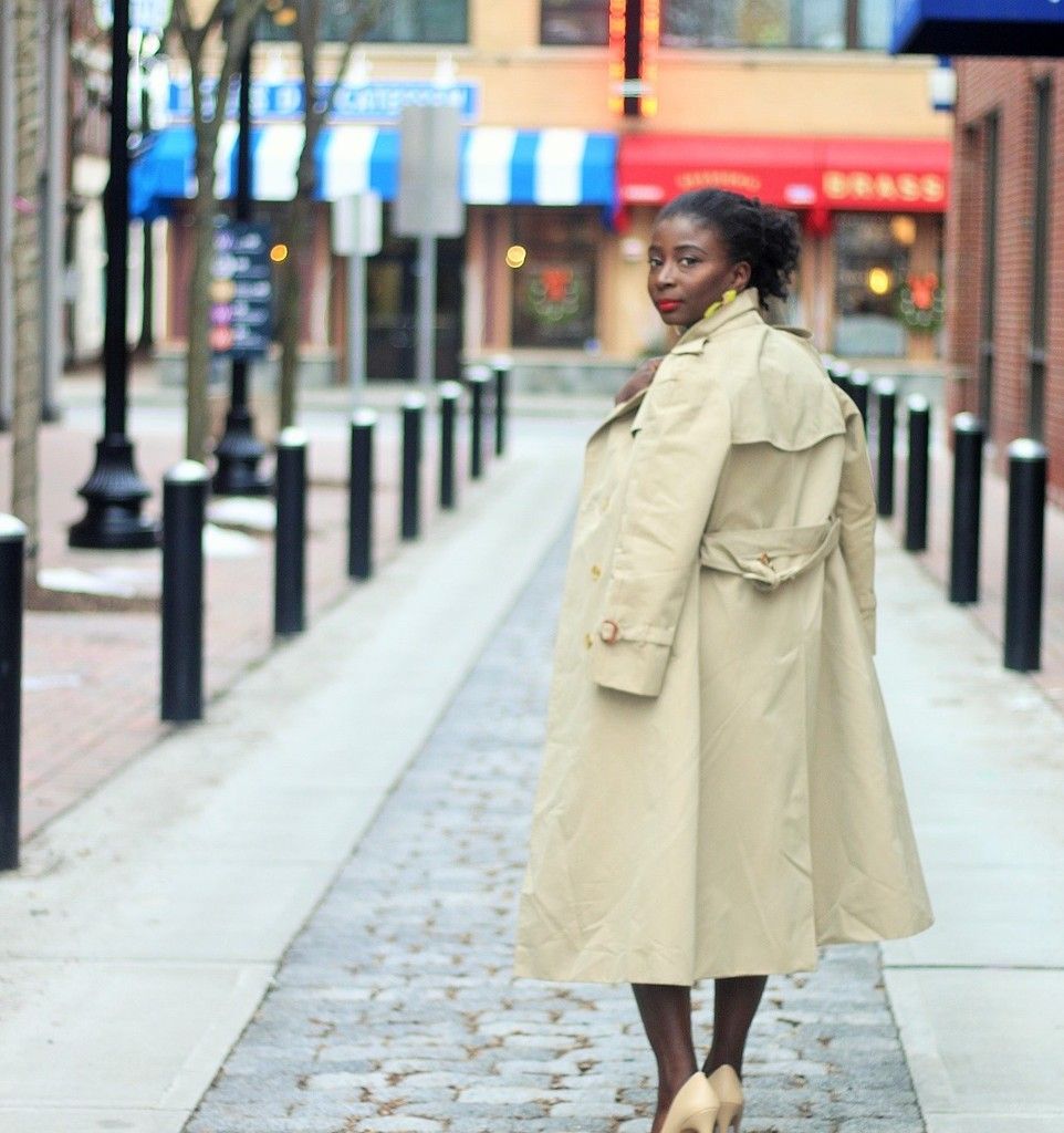  photo Vintage-Burberry-Trench-Coat-Styles.jpg