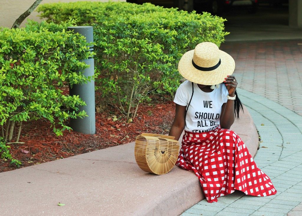 photo We-Should-All-Be-Feminist-Tee-Dior.jpg