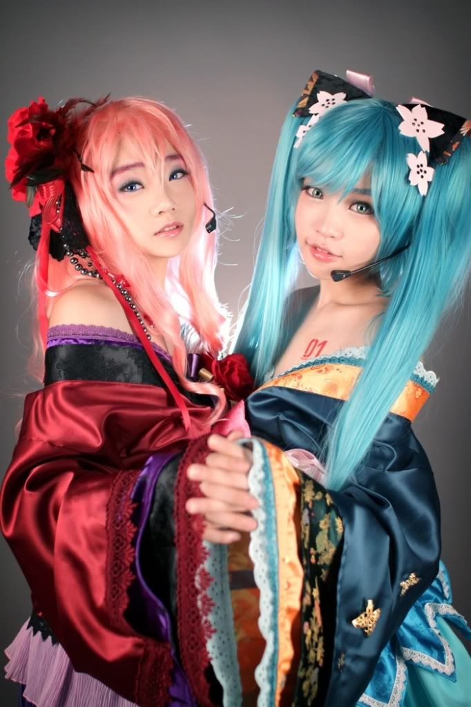 Forum Image: http://i1087.photobucket.com/albums/j478/Lacrexius/Cosplay/Vocaloid/1b744344360f2b9d4fe412674bcc66e4.jpg