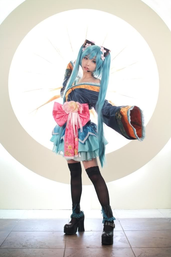 Forum Image: http://i1087.photobucket.com/albums/j478/Lacrexius/Cosplay/Vocaloid/8c720a416778a050cec28598afd95949.jpg