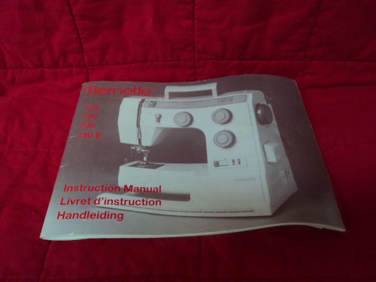 / Bernina 720 Sewing * Quilting * Crafting Machine Easy to Use