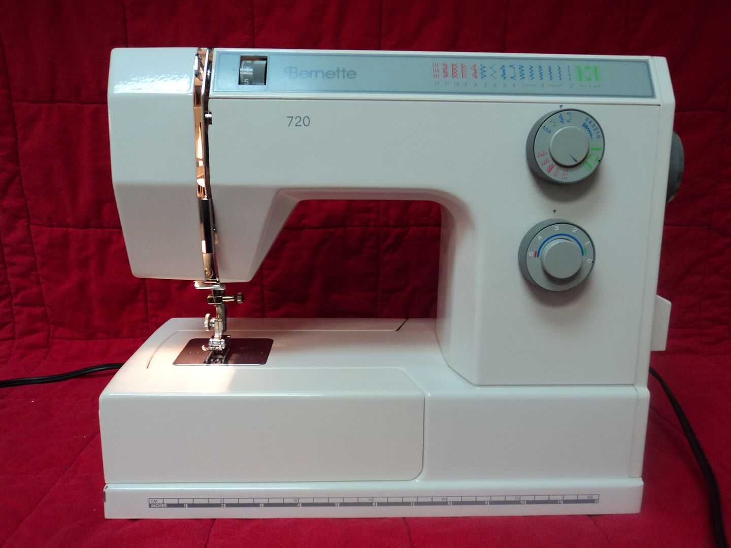 / Bernina 720 Sewing * Quilting * Crafting Machine Easy to Use