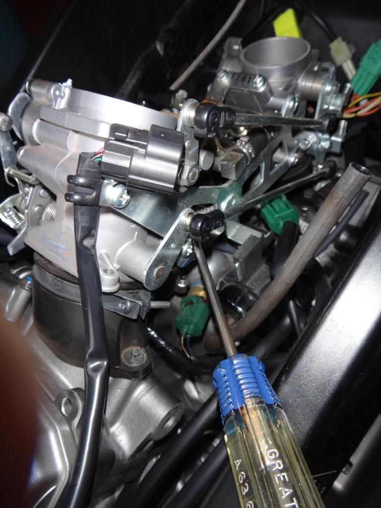 Fuel Injector Electrical Plug Removal StromTrooper